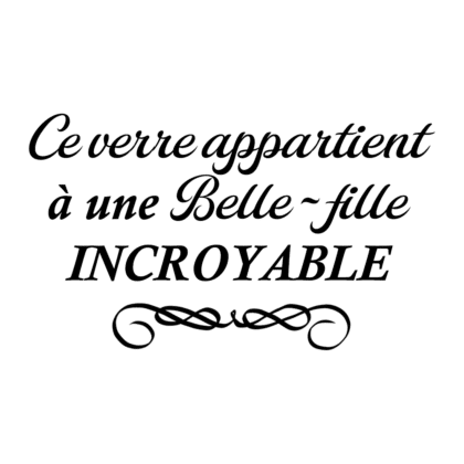 Ce verre appartient à une belle fille incroyable